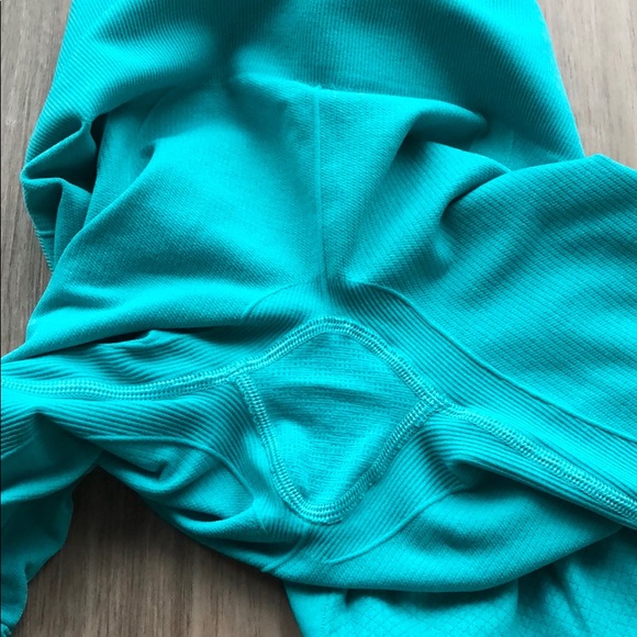 Lululemon In the Flow Crop II - Picture 4 of 6